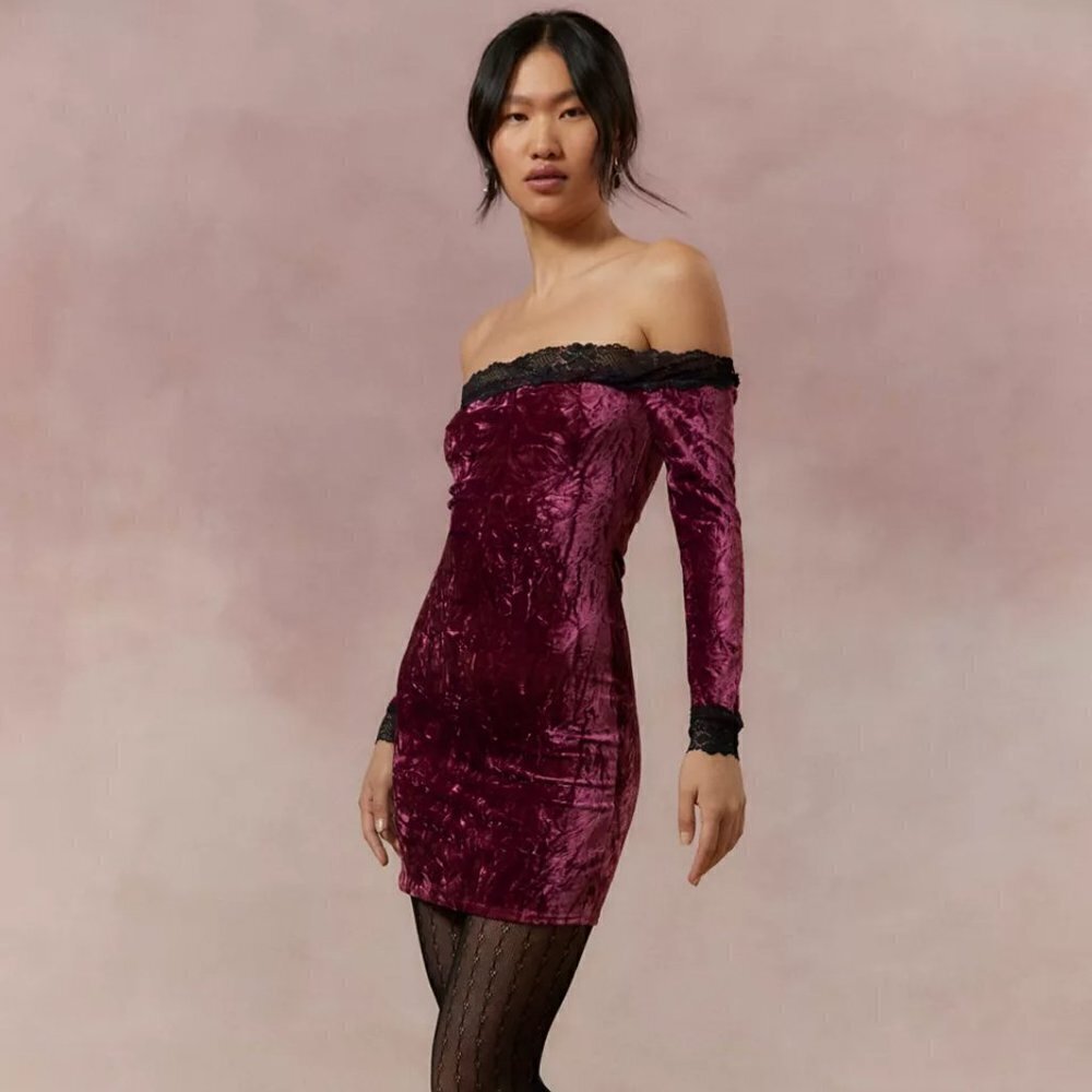 NWT Urban Outfitters Kimchi Blue Ryder Velvet & Lace Burgundy Mini Dress